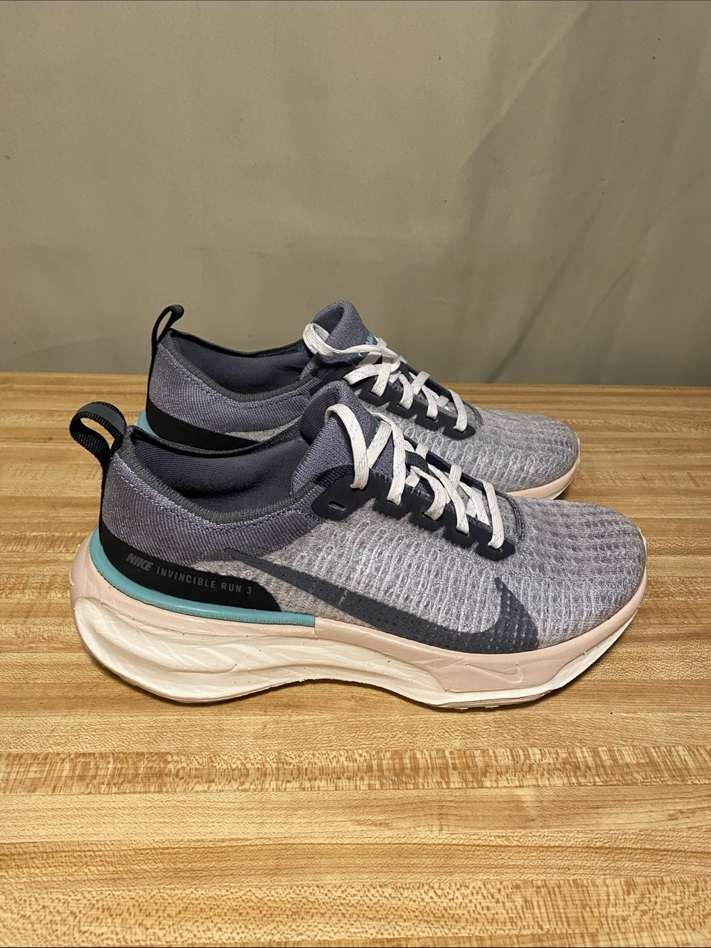 Nike ZoomX invincible Run FlyKnit 3 Cool Grey FN7503-065 Mens 7 EUC